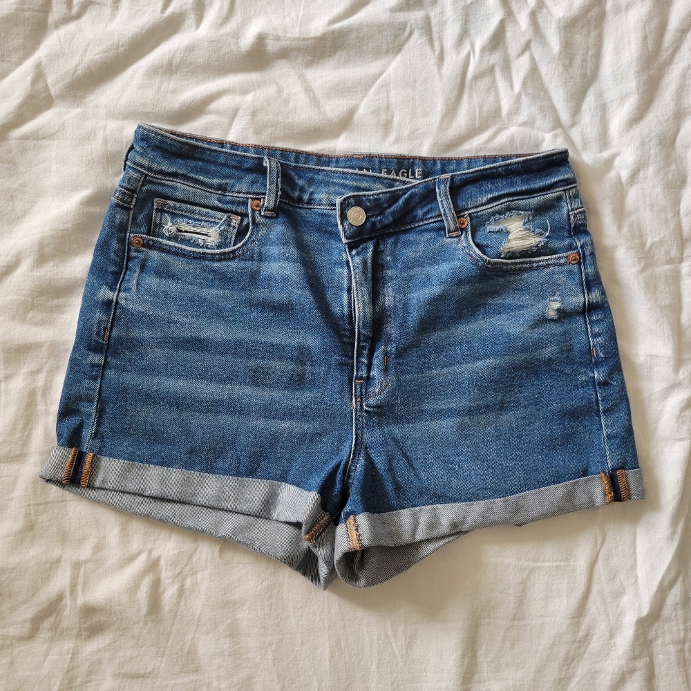 AE Mom Short